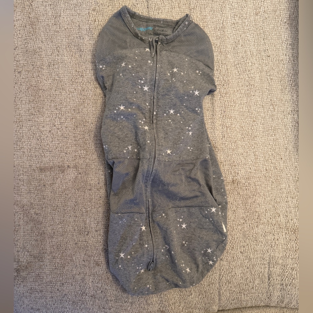 Happiest Baby Sleepea Swaddle- Size Small - Gray Stars